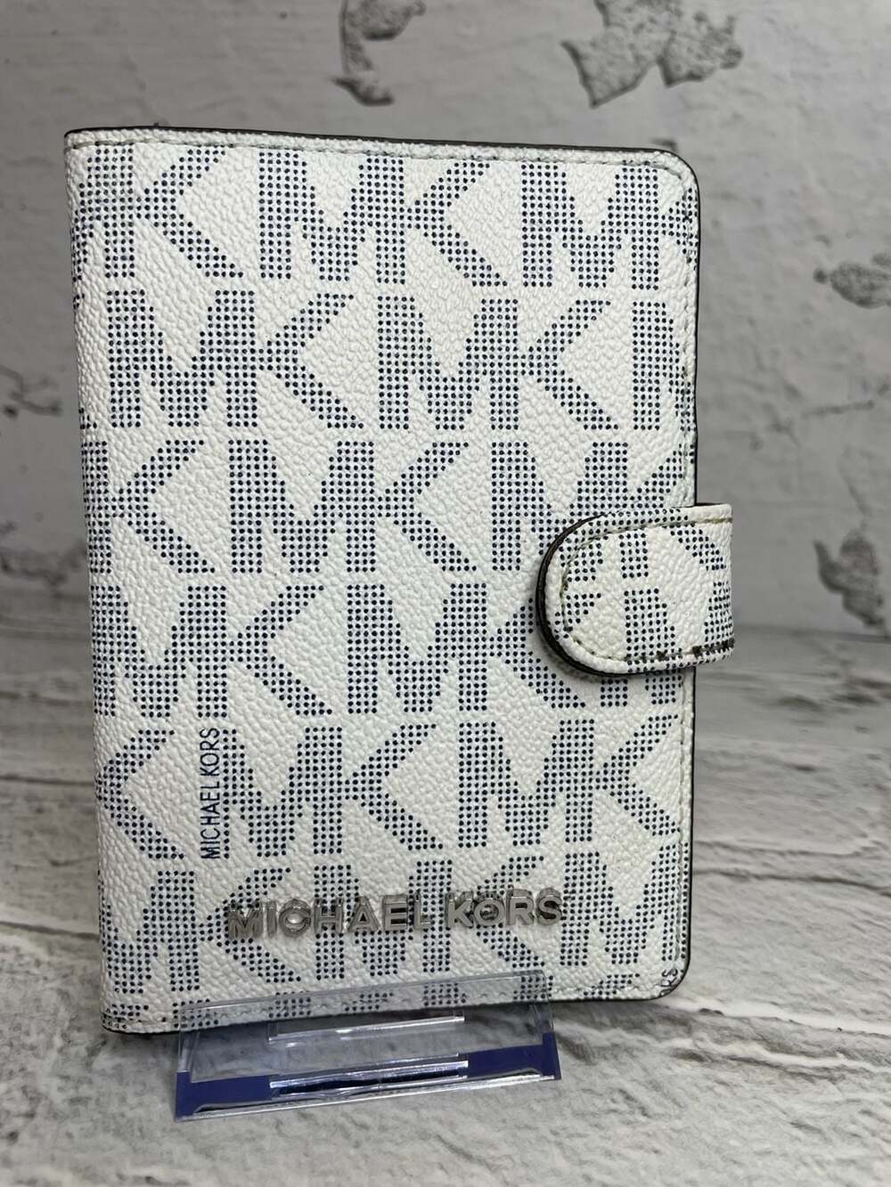 Michael Kors Jet Set Logo Passport Case